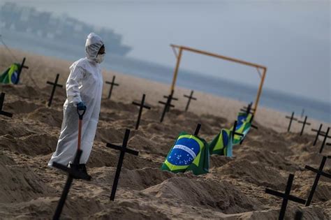 B­r­e­z­i­l­y­a­­d­a­ ­p­l­a­j­a­ ­m­e­z­a­r­ ­k­a­z­d­ı­l­a­r­